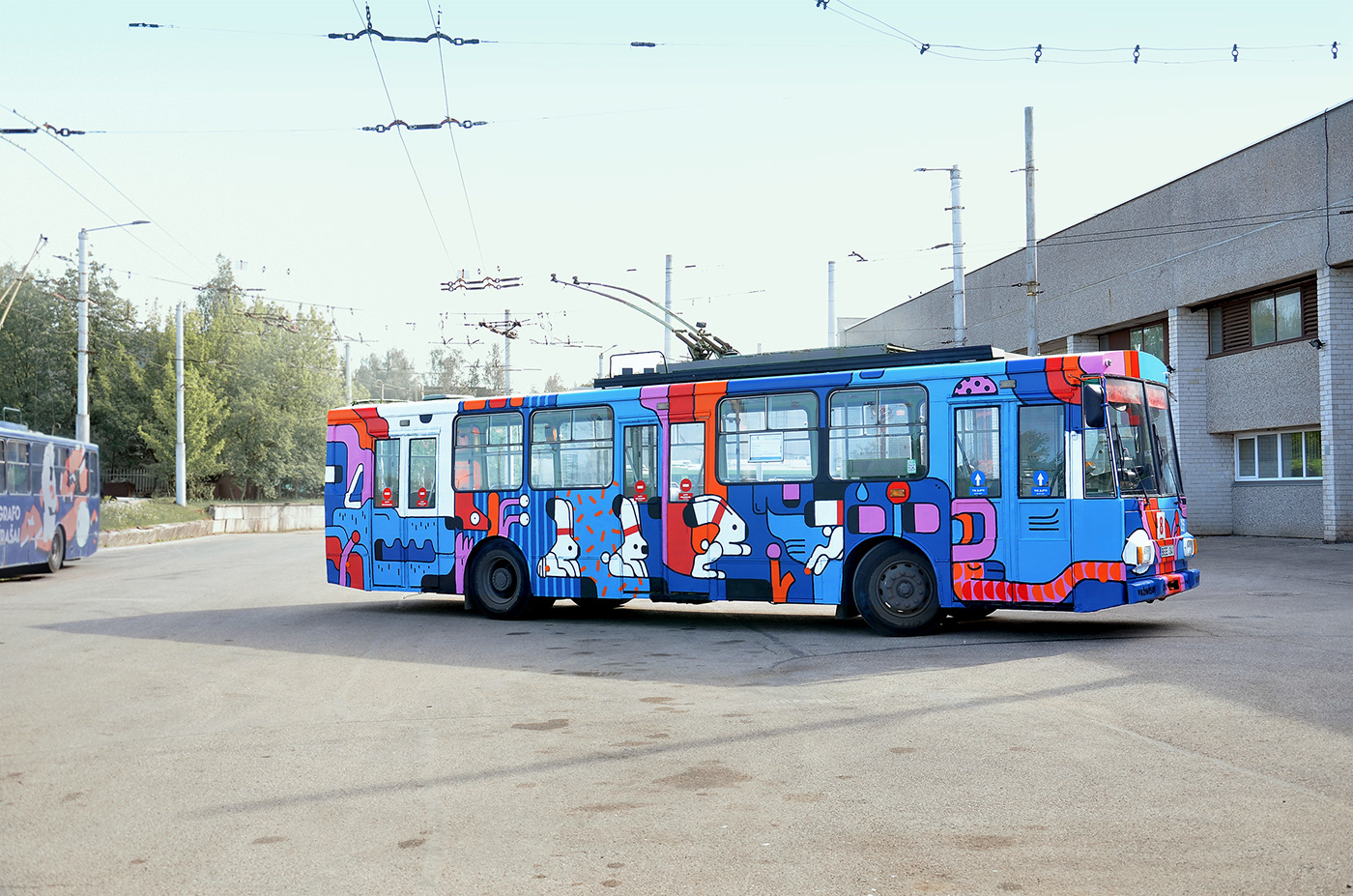 trolleybus kaunas ettoja arturshirin artbus streetart CreativeGraffiti creativestreetart lithuaniaart giffiti