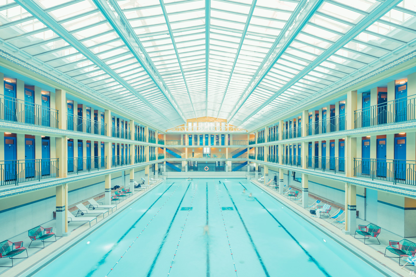 Swimmingpool architecture lifestyle design blue yellow orange symmetry lines Paris