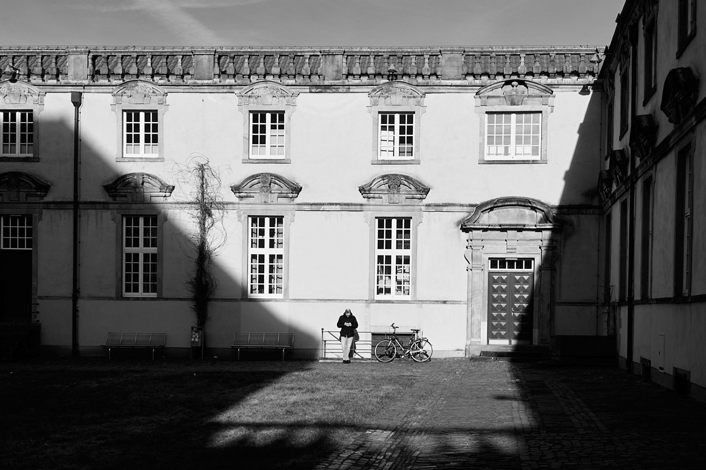 monochrome street photography black and white people light shadow Photography  Street osnabruck leica q