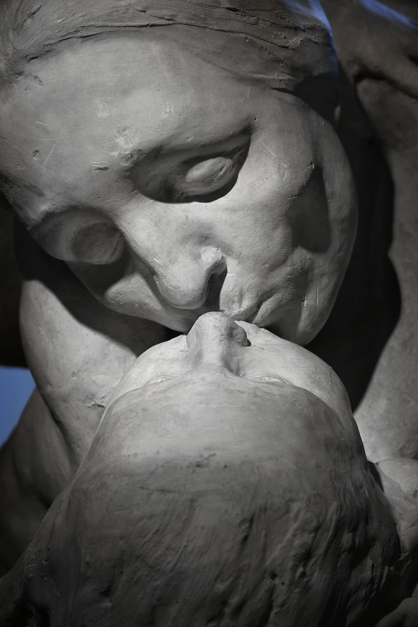 Photography  sculpture kiss maternity child childhood mother museum art fine art