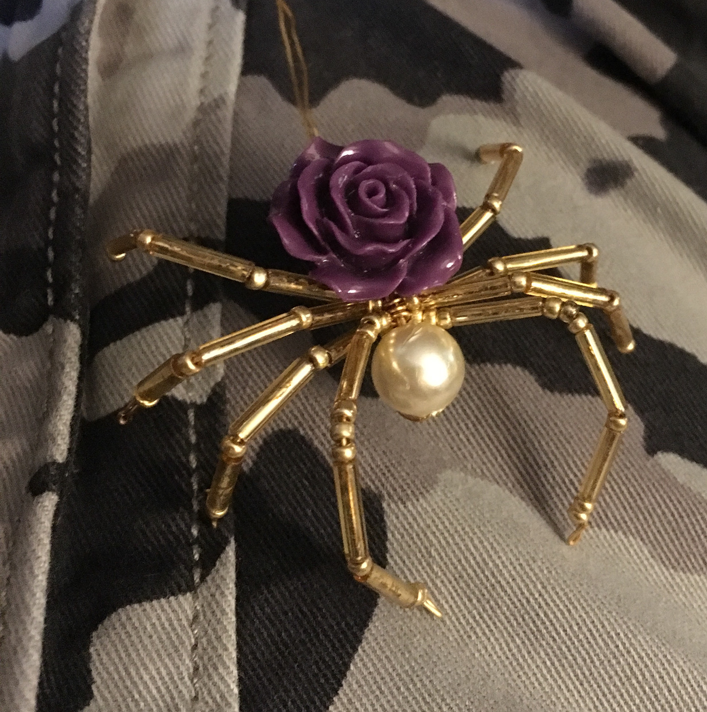 mask pin spider Web