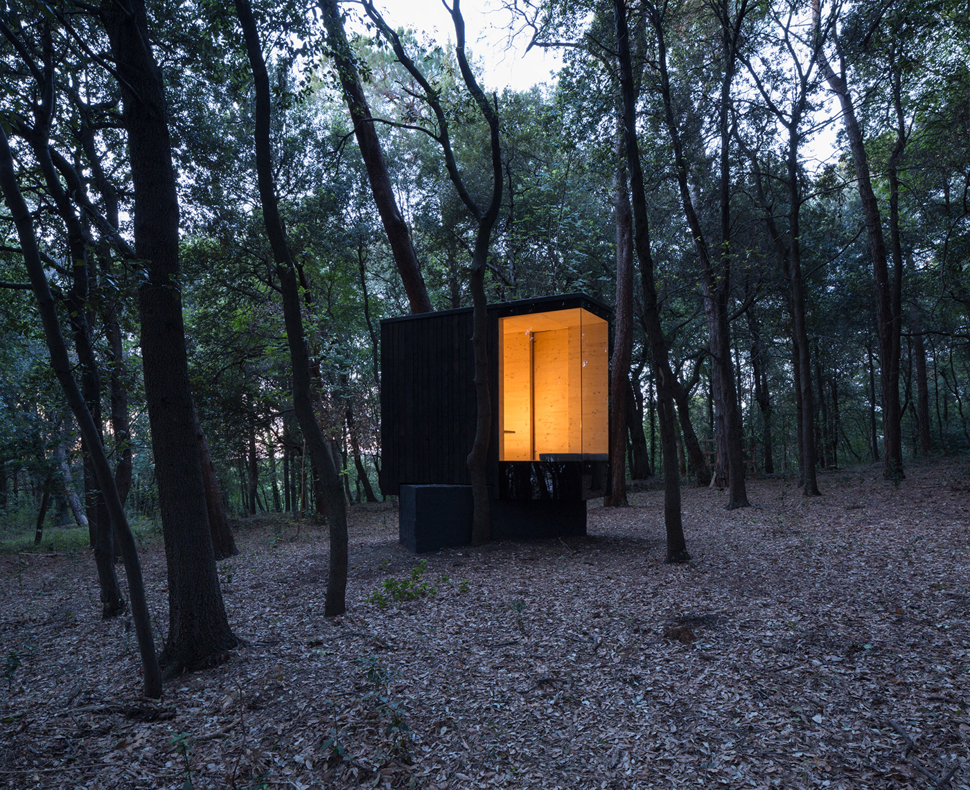 cabin wood selfbuilt woodwork kabin observatory animals shelter