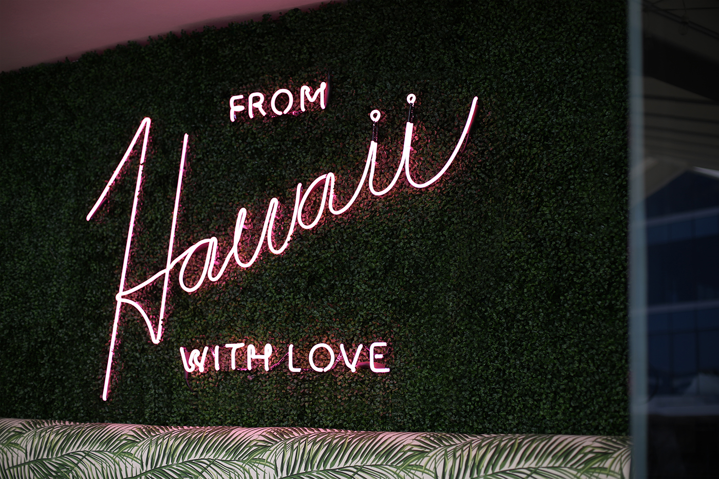 design Tropical restaurant HAWAII vibes parametro logo vintage modern yellow