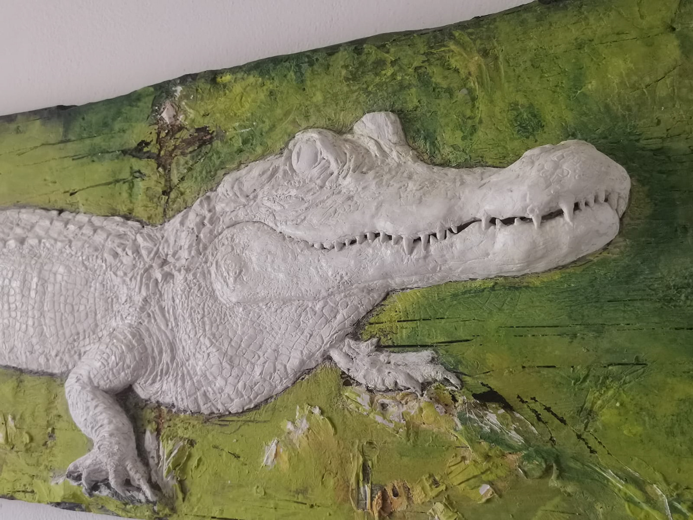 alligator bas-relief deadly bite portrait sculpture