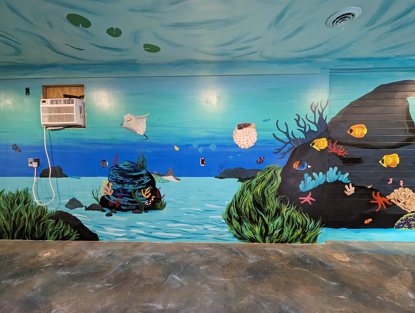 Mural Muralist painter sea underwater