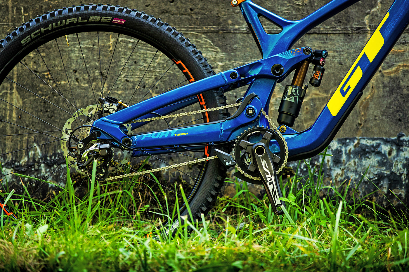 industrial design  Transportation Design Bicycle Design product design  Down Hill Bike Cycling Carbon Fiber
