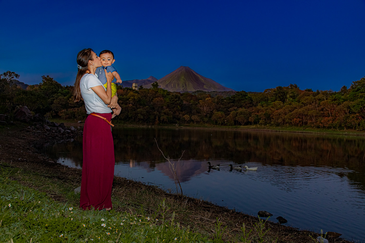 maternity mother family kids mountain Photography  volcano paisagismo Landscape Lago