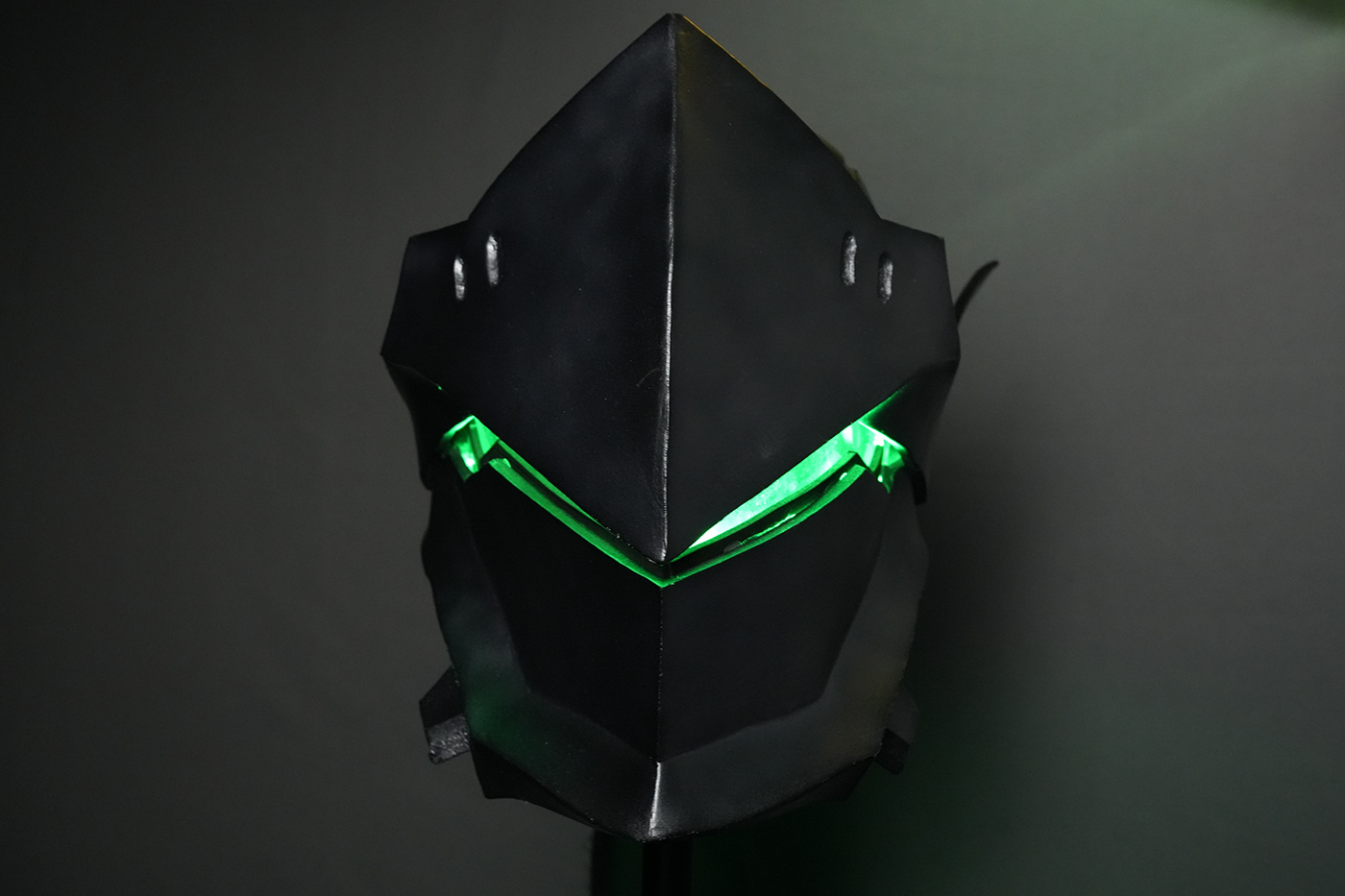 Cyborg Ninja Foam green leds metallic videogame