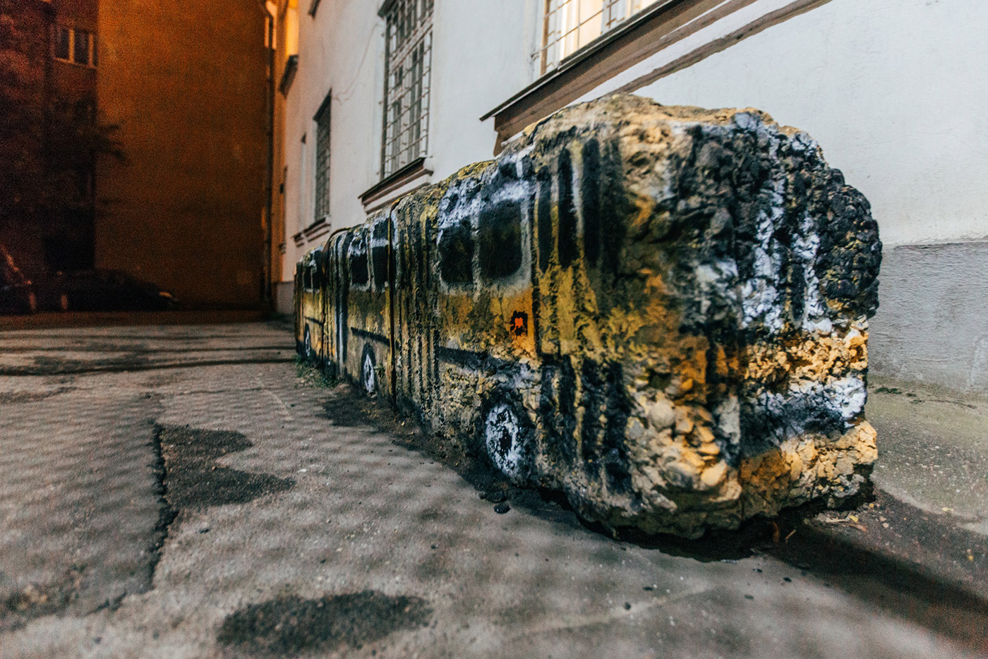 bus YellowBus Graffiti streetart Ikarus art artist paint iloveart contemporaryart