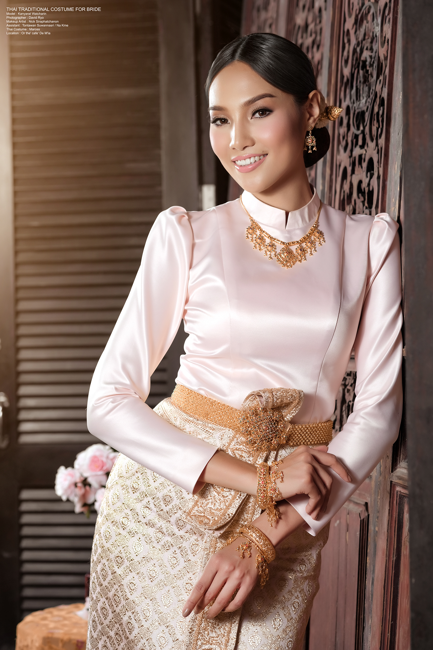 bride wedding Thai traditional gown women costume Fashion  dress makeup