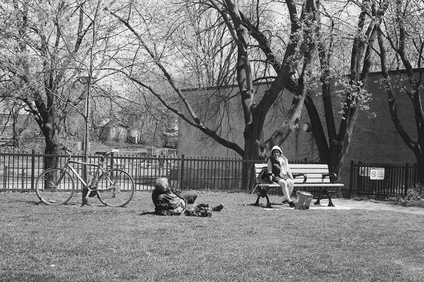 Film   ilfordhp5 Photography  35mm blackandwhite streetphotography Toronto