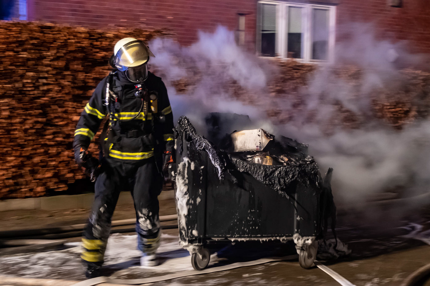 feuer brand Feuerwehr silvester polizei hamburg Brameld