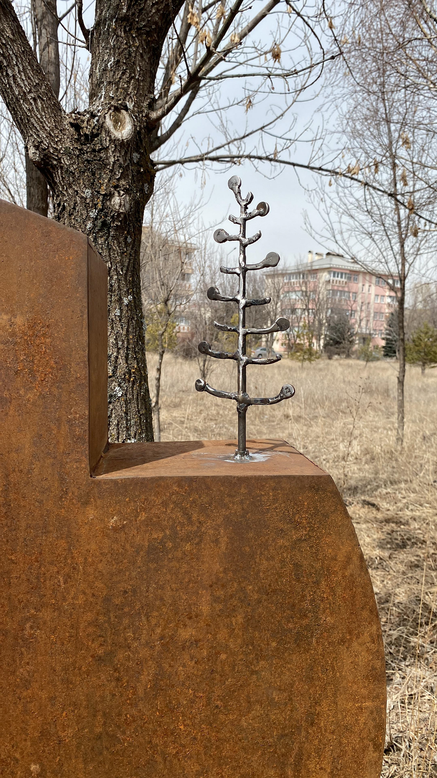 metal pas celik taı Mermer çevre sanat doğal ekoloji sanat geri dönüşüm atık metal heykel organik heykel pas estetiği