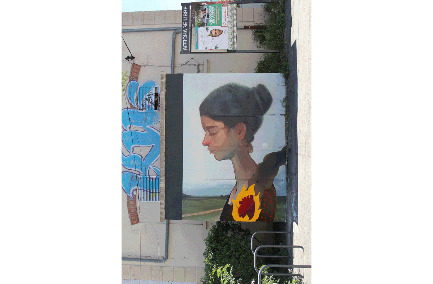 Gifiti heart burning girl portrait girl painting girl illustration GIRL graffiti asul