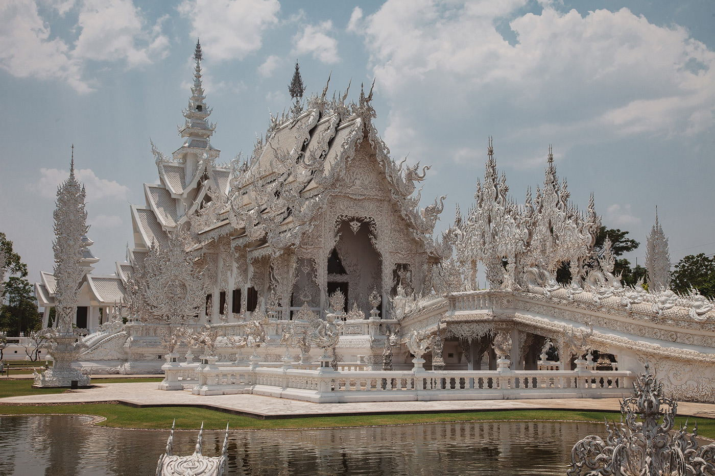 Thailand chiang Mai rai Wat temple White buddhism bar elephant