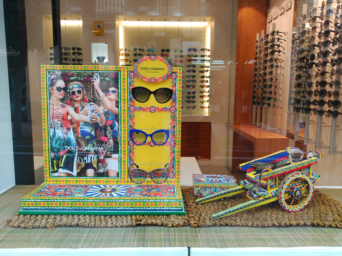 campaign Display Dolce&Gabbana escaparate eyewear optica Retail Visual Merchandising Window Window Display