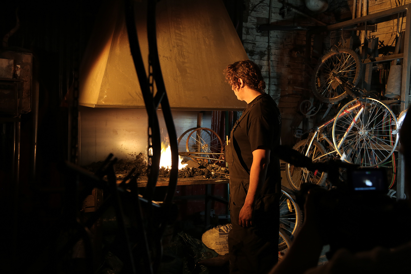 iBike Behind the Scene raw Blacksmith fire forge Forge Urbaine fixed gear