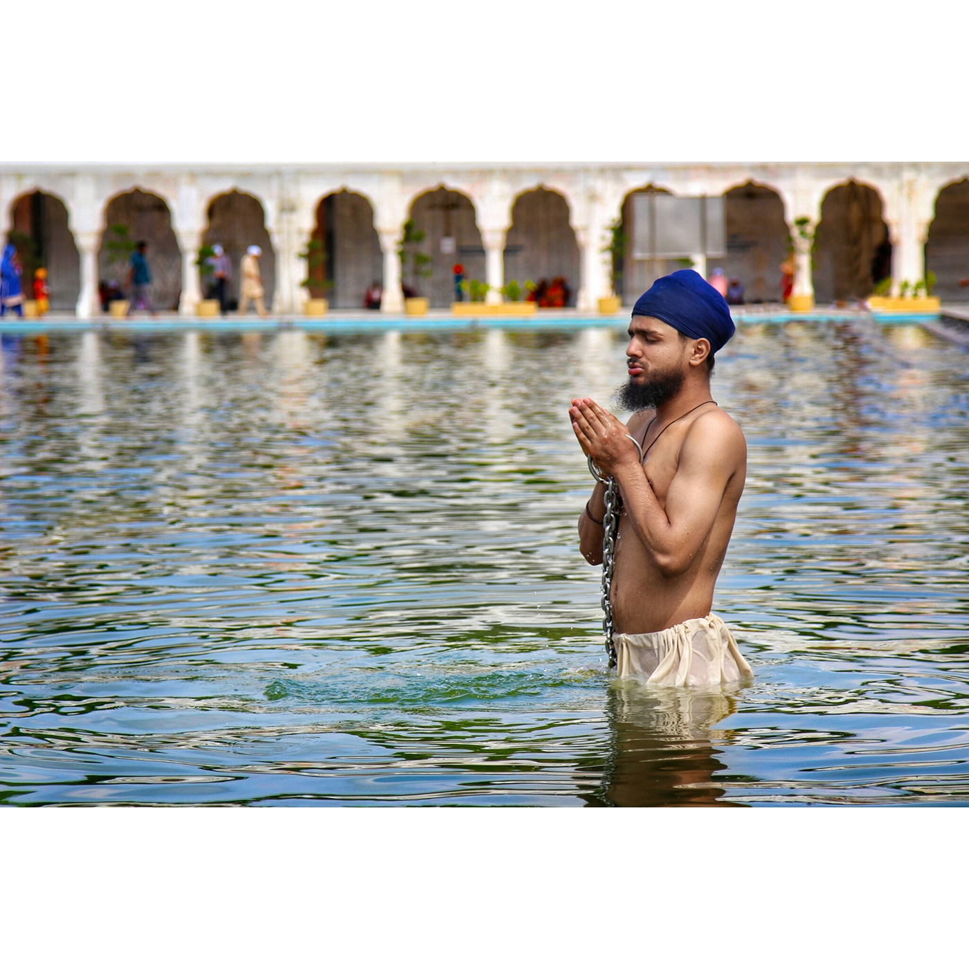 sikh Bangla Saheb Gurudwara Delhi Pray under water