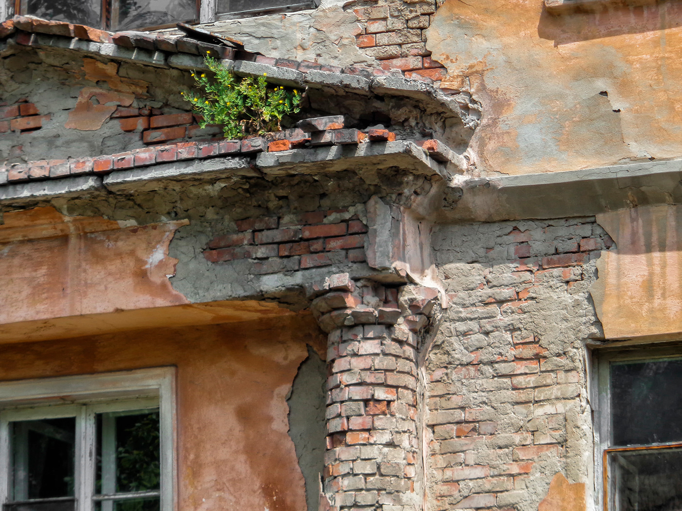 architecture old heritage collapsing past building shabby house column design