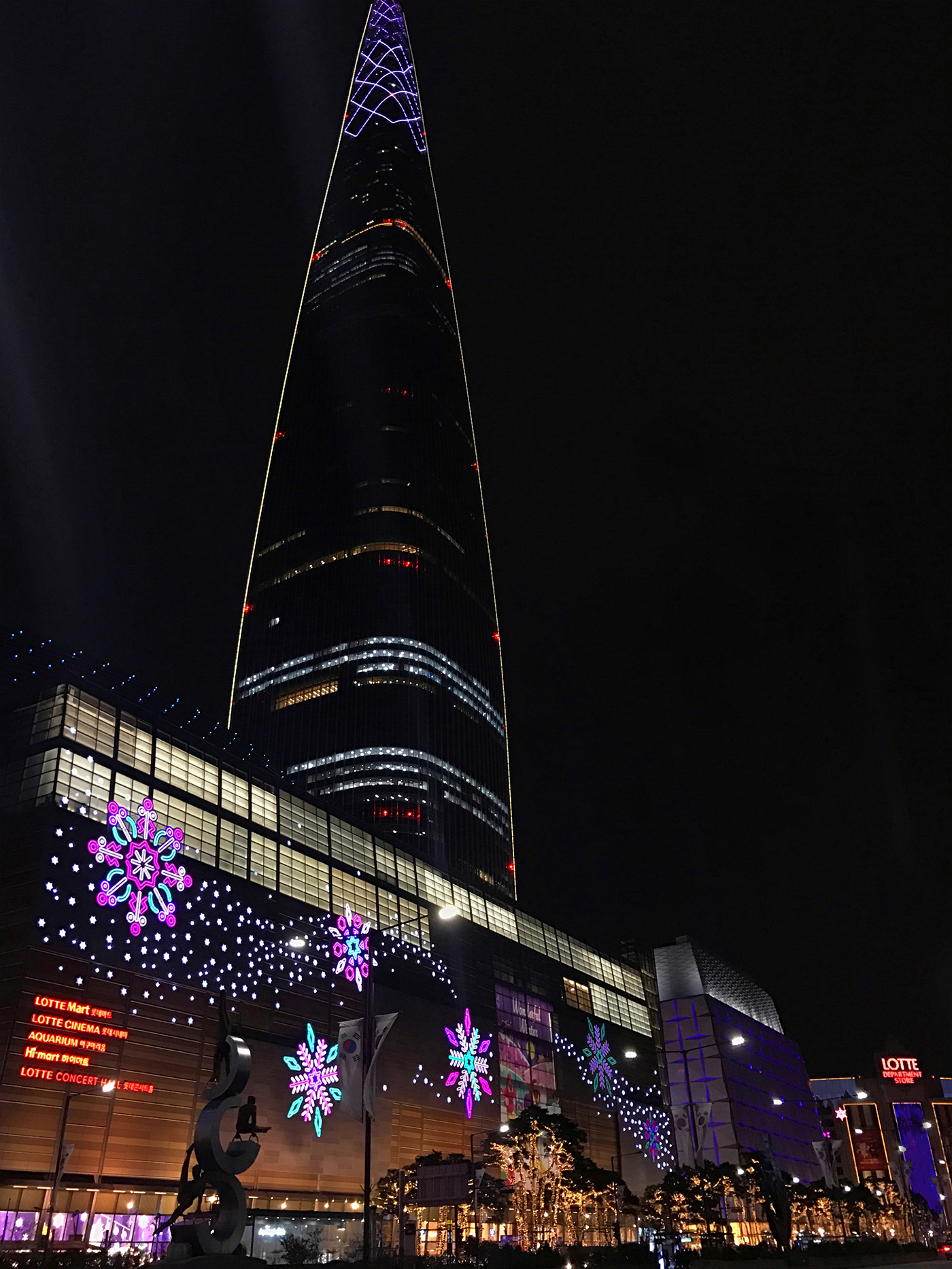 Lotte world tower Winter display media facade graphic design  milky way christmas Tree motion graphic LED Lighting tist installation