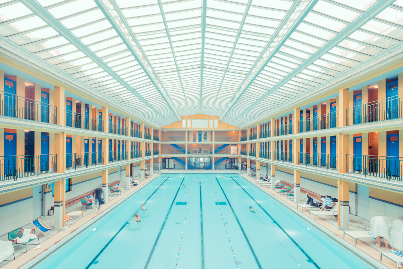Swimmingpool architecture lifestyle design blue yellow orange symmetry lines Paris
