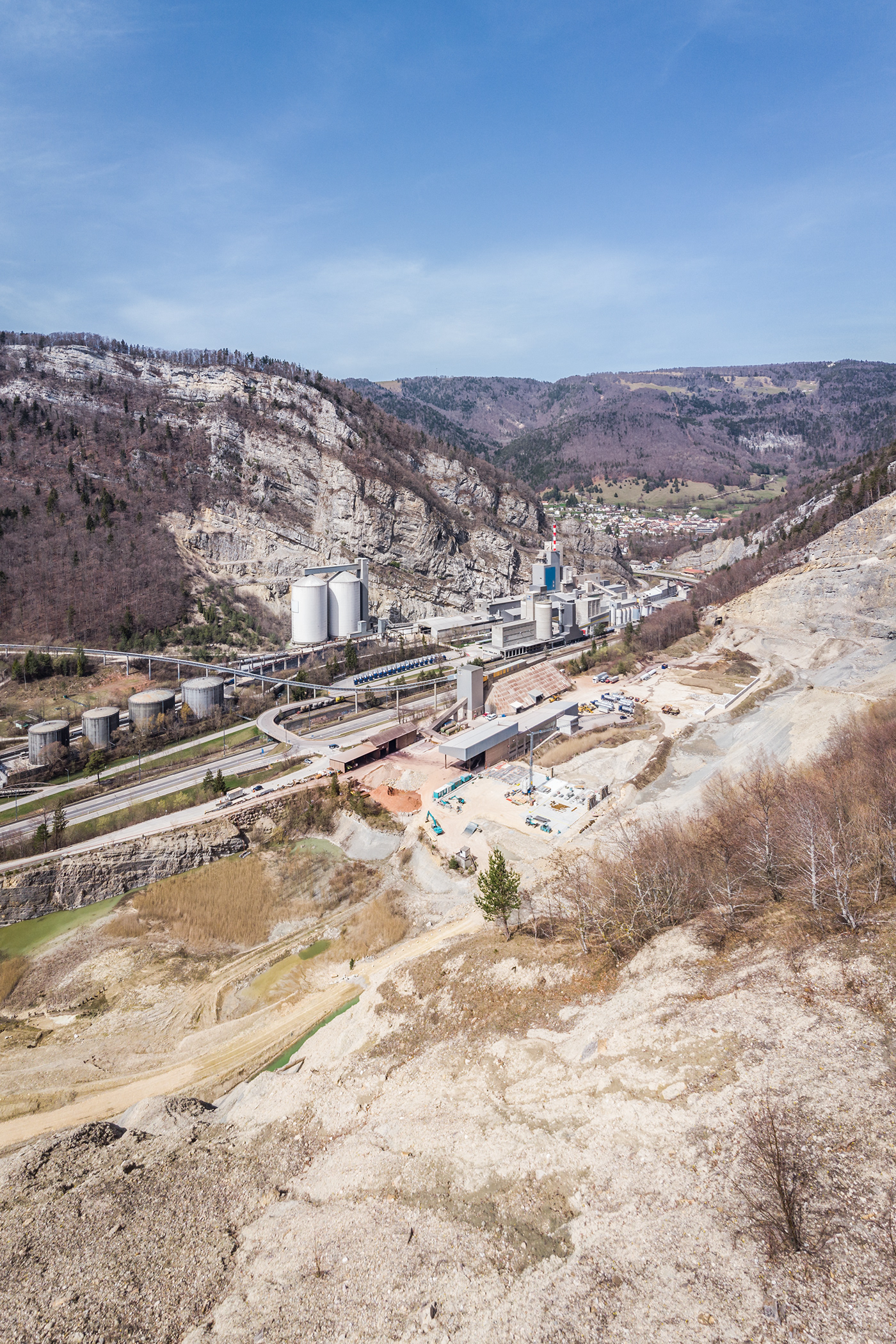 pery jura Switzerland quarry cement facility Vigier ciment dust chalk clay