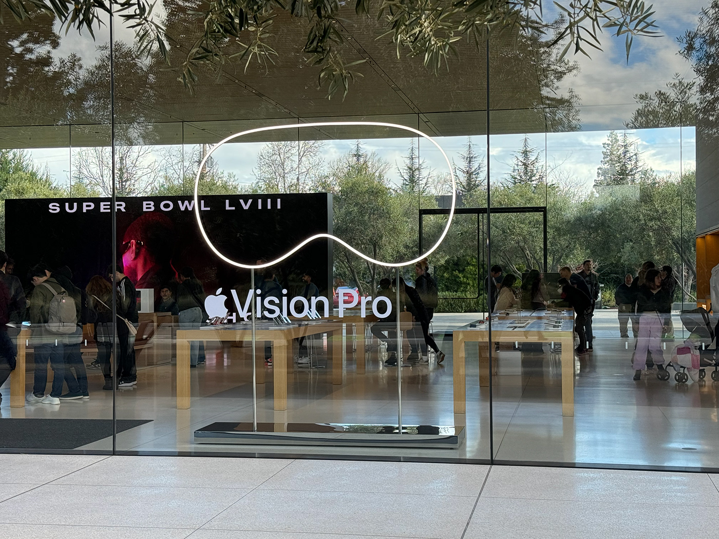 Window Display Spatial Design 3d design apple windows display Visual Merchandising Retail store industrial design  3D