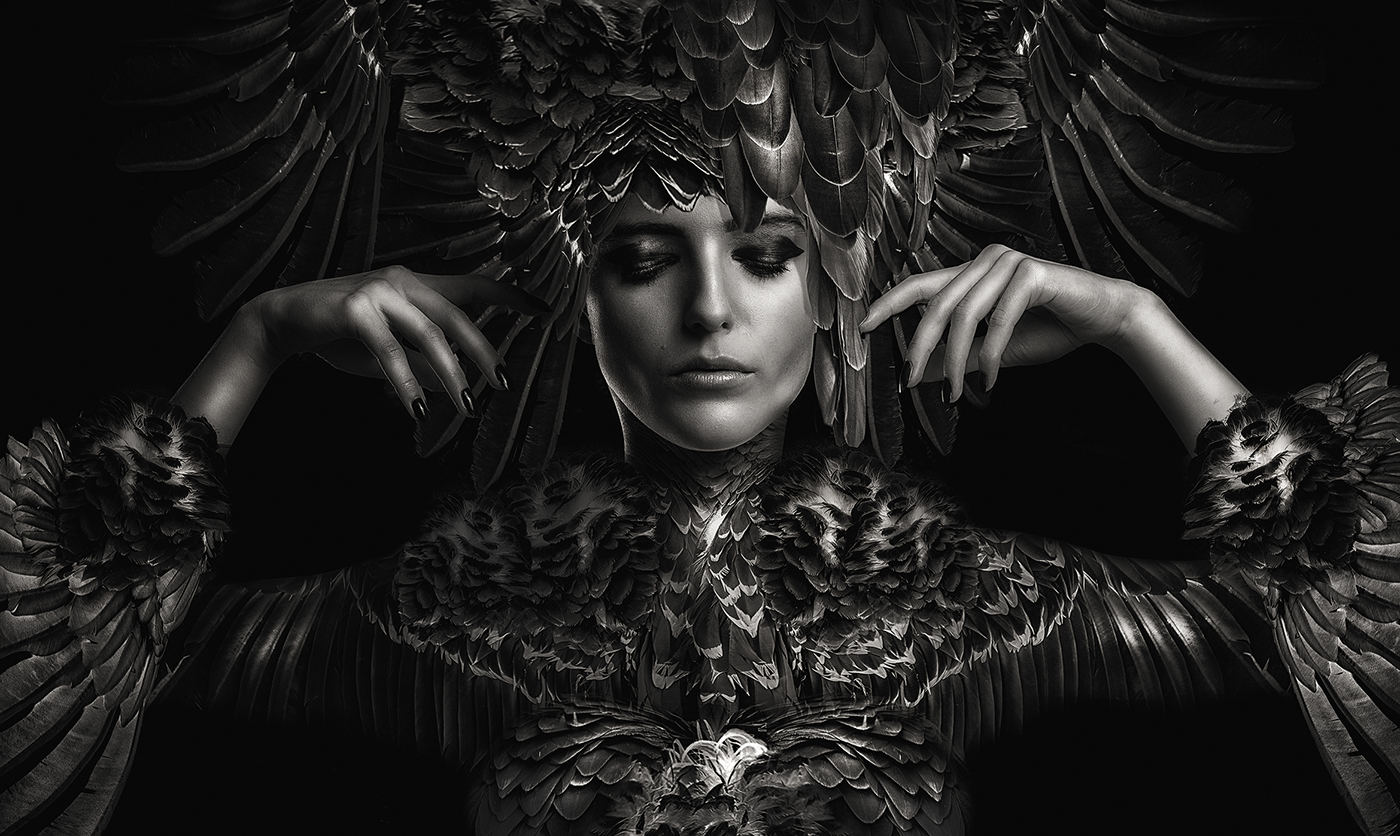 Beauté Aviaire Lee Howell feathers fashion black and white conceptual Creative Retouching