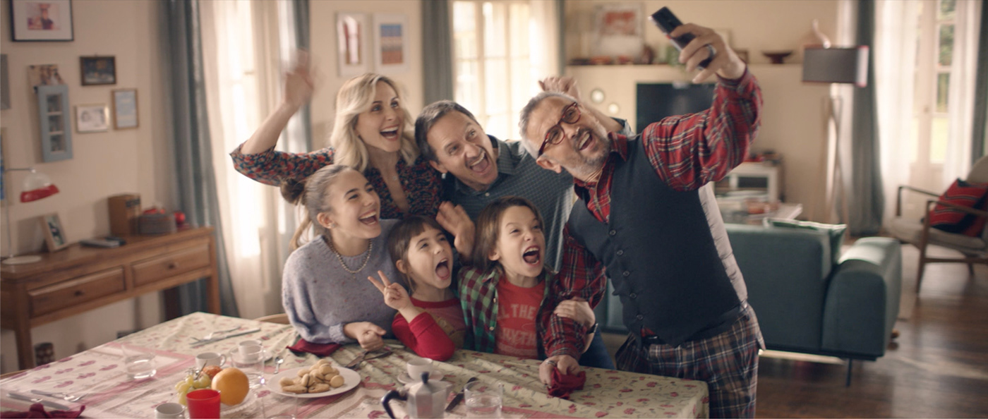 Advertising  family Film   Spot telco vodafone