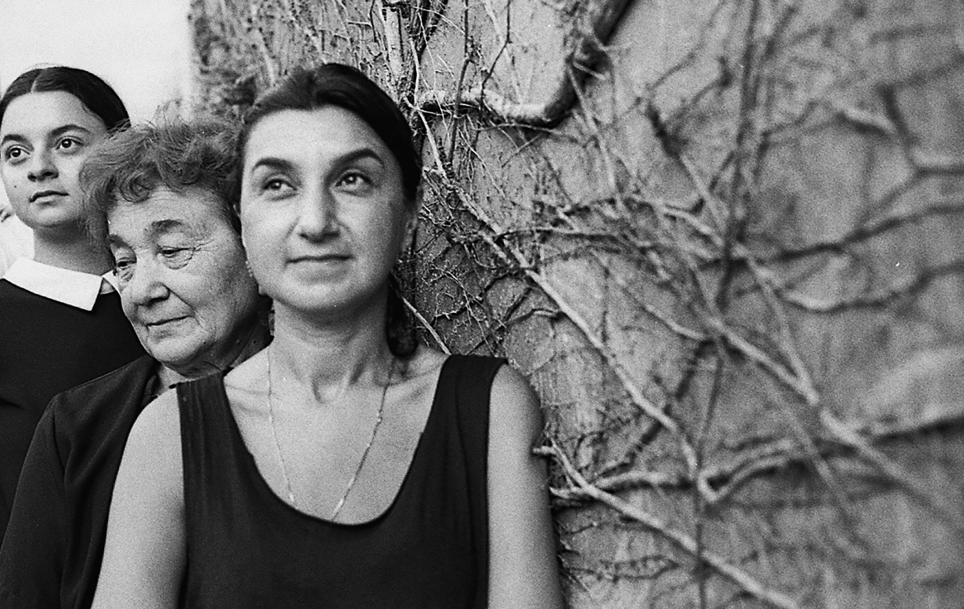 film photography Analogue black and white b&w portrait people family Georgia children mirror