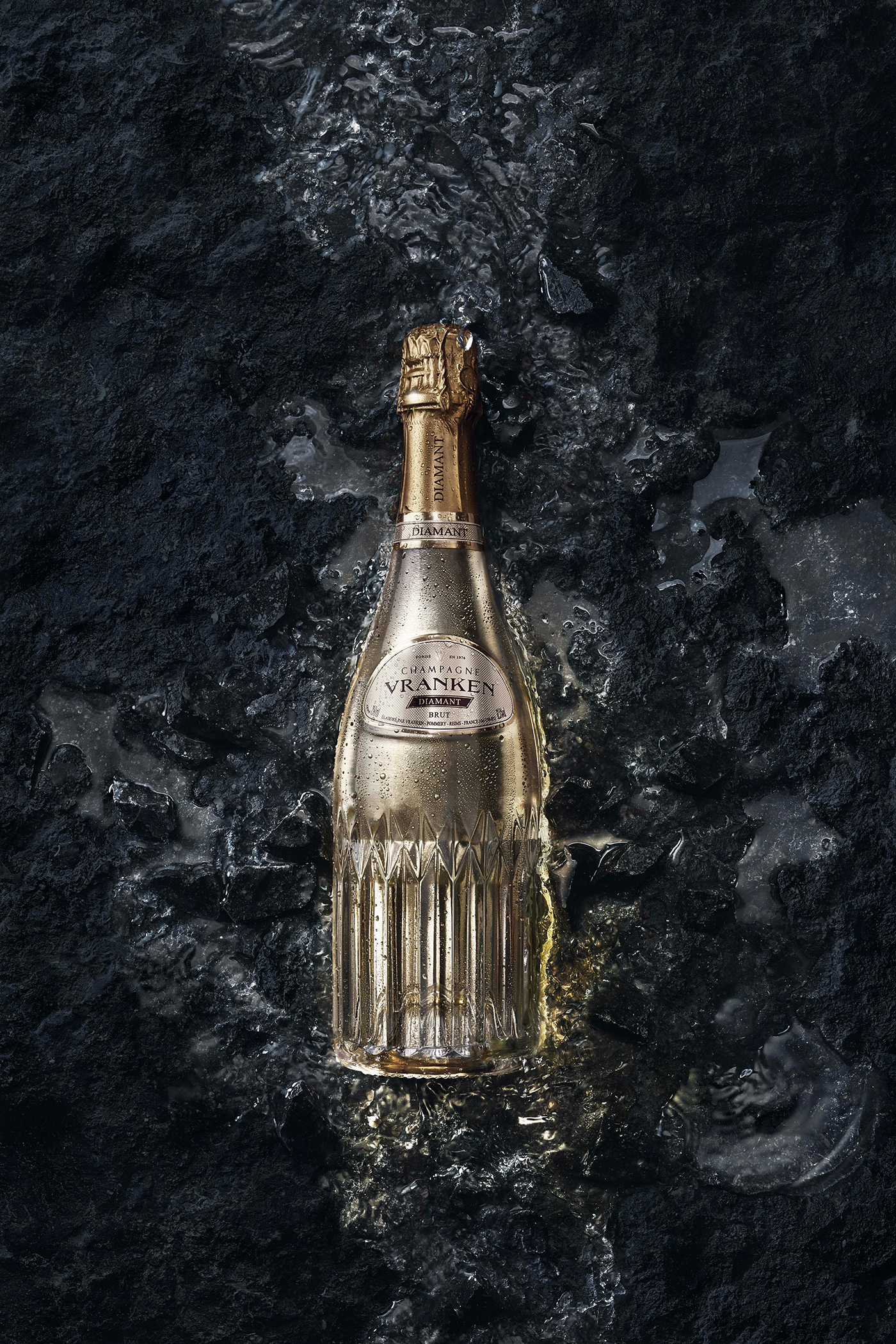 Champagne bottle stone water beverage diamant