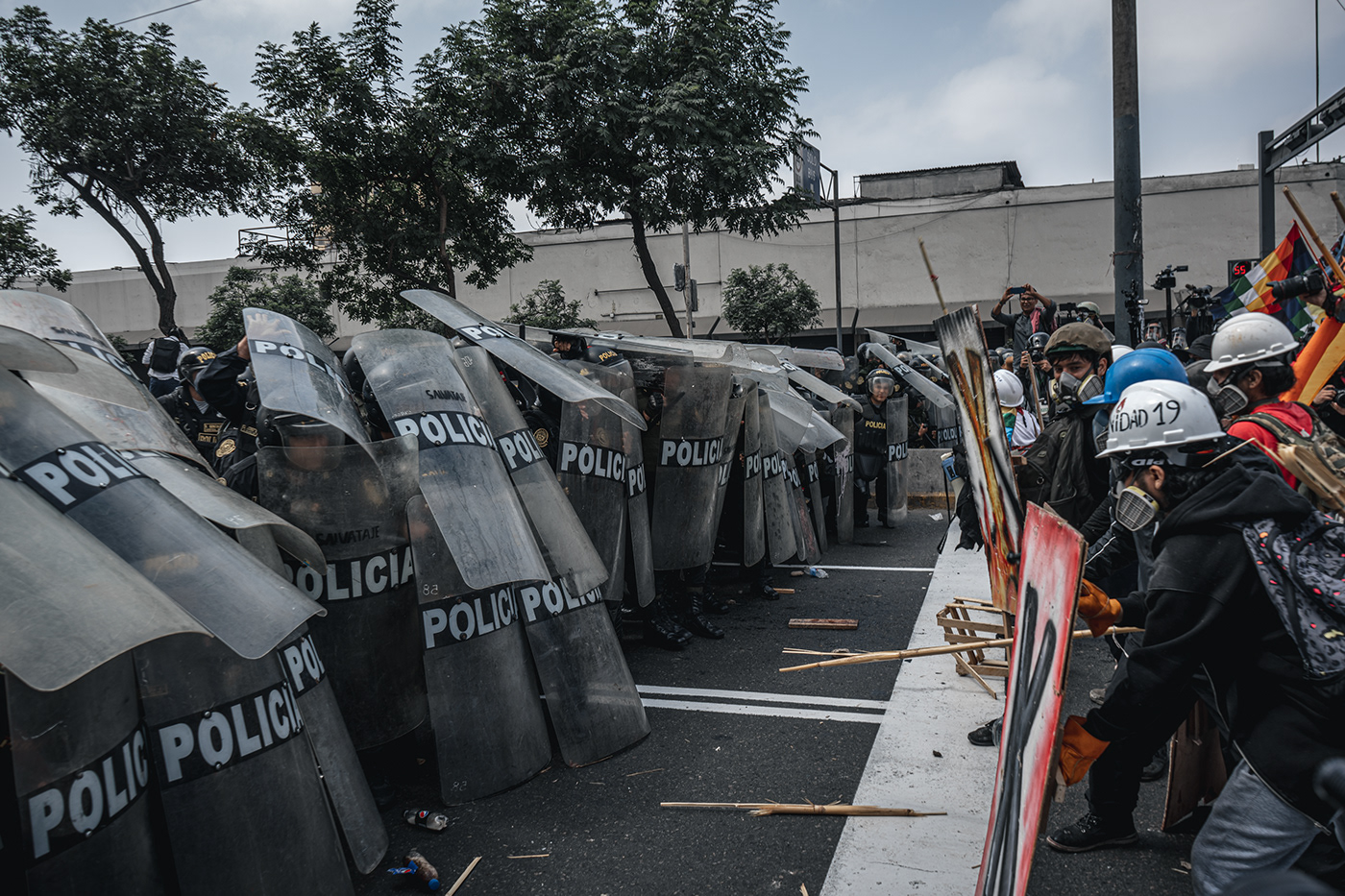 protest press photojournalism  Photojournalist peru lima police clashes