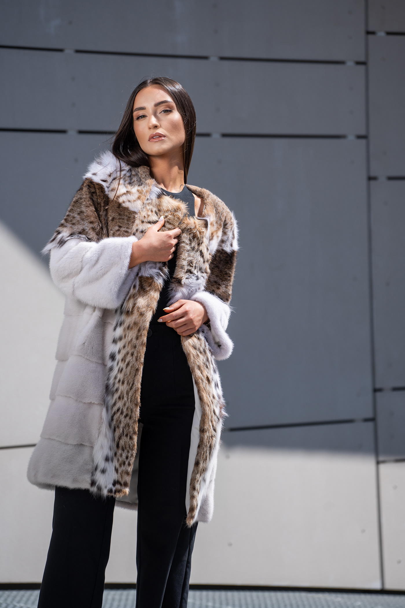 Coat of mink and lynx fur in white color – CITES
