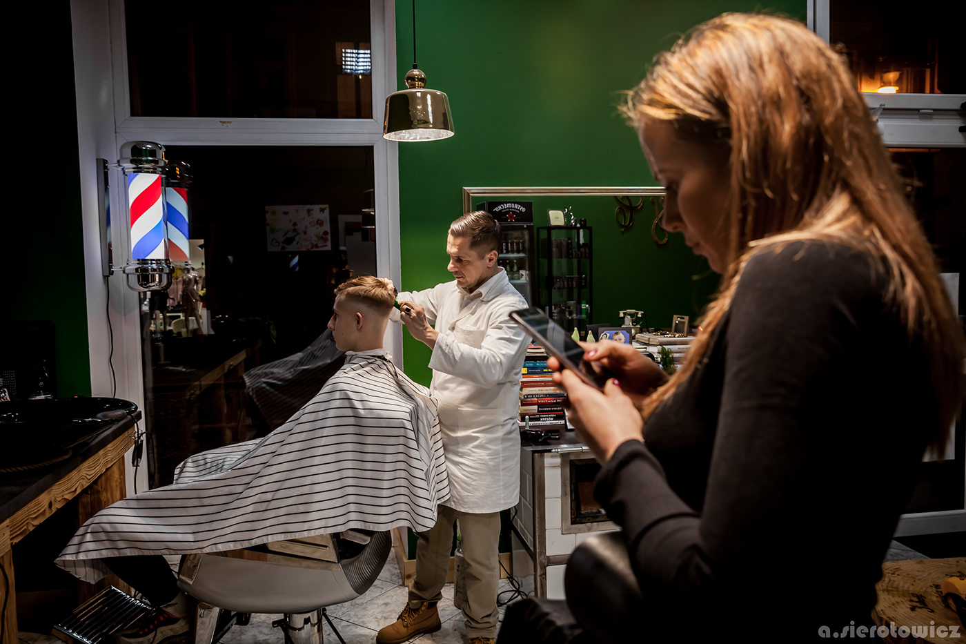fryzjer barber beauty hairdresser man poland shaving commercial hair studio