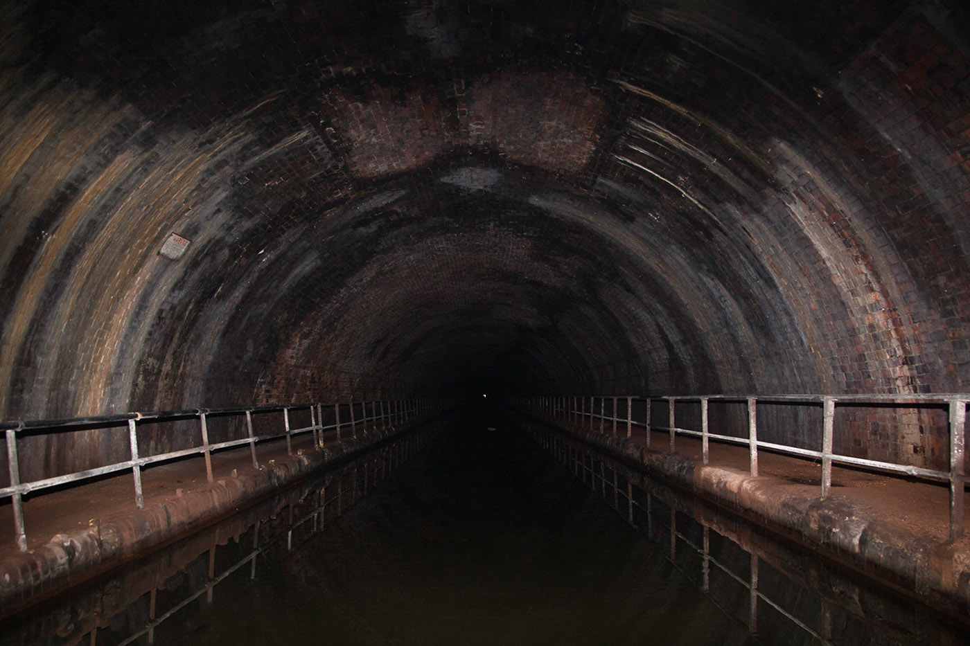 tunnel canal birmingham waterway speleothem accretion bcn
