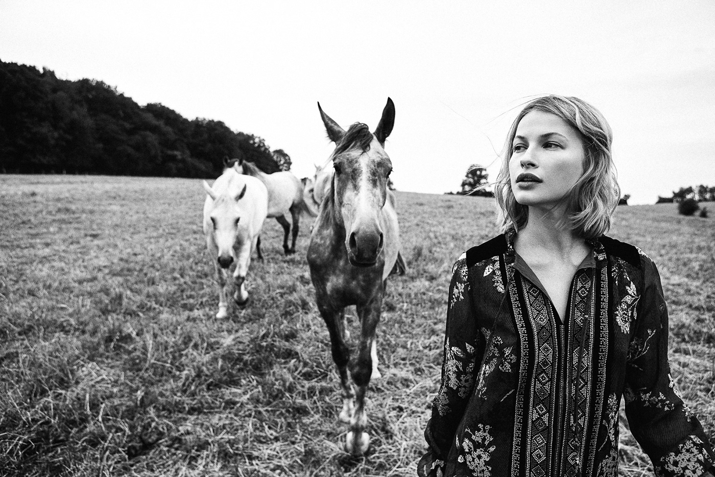 Fashion  editorial Photography  Style natural country horses
