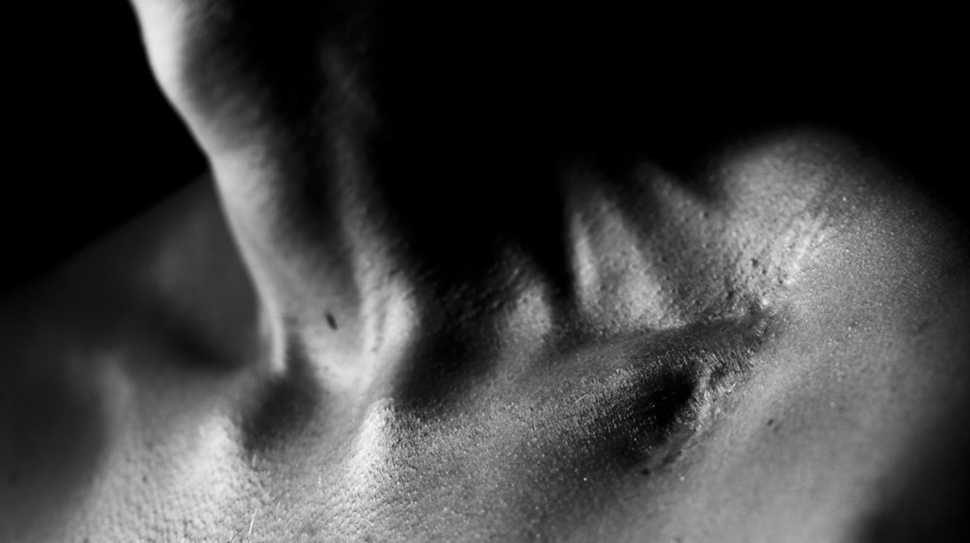 scar body naked black and white close up people nahaufnahme narbe   detail Körper