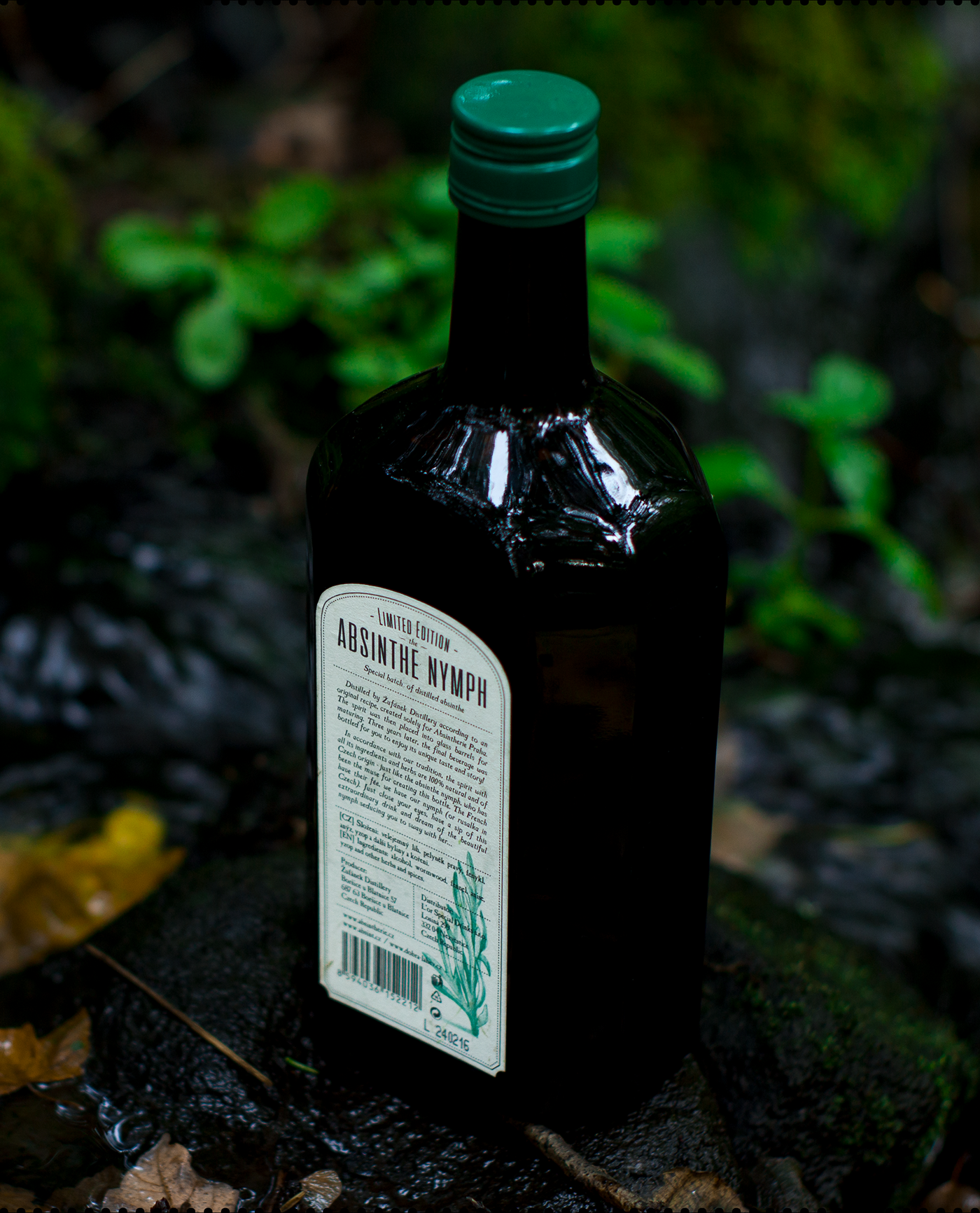 graphicdesign design ILLUSTRATION  Label Labeldesign absinth amoth amothdesign forest amothstudio