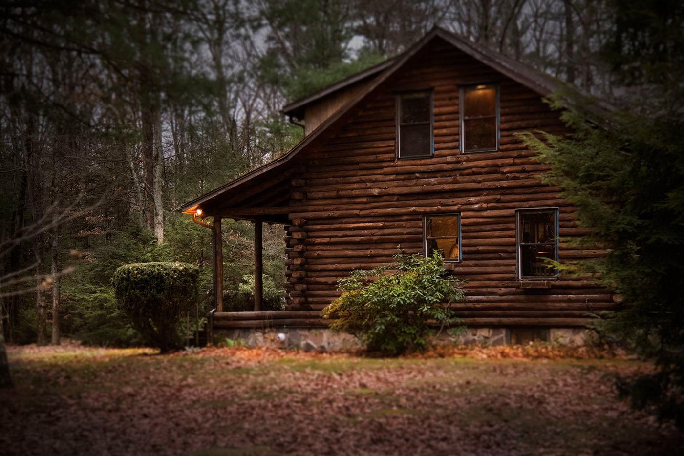 referência: www.pexels.com/photo/brown-cabin-in-the-woods-on-daytime-803975...