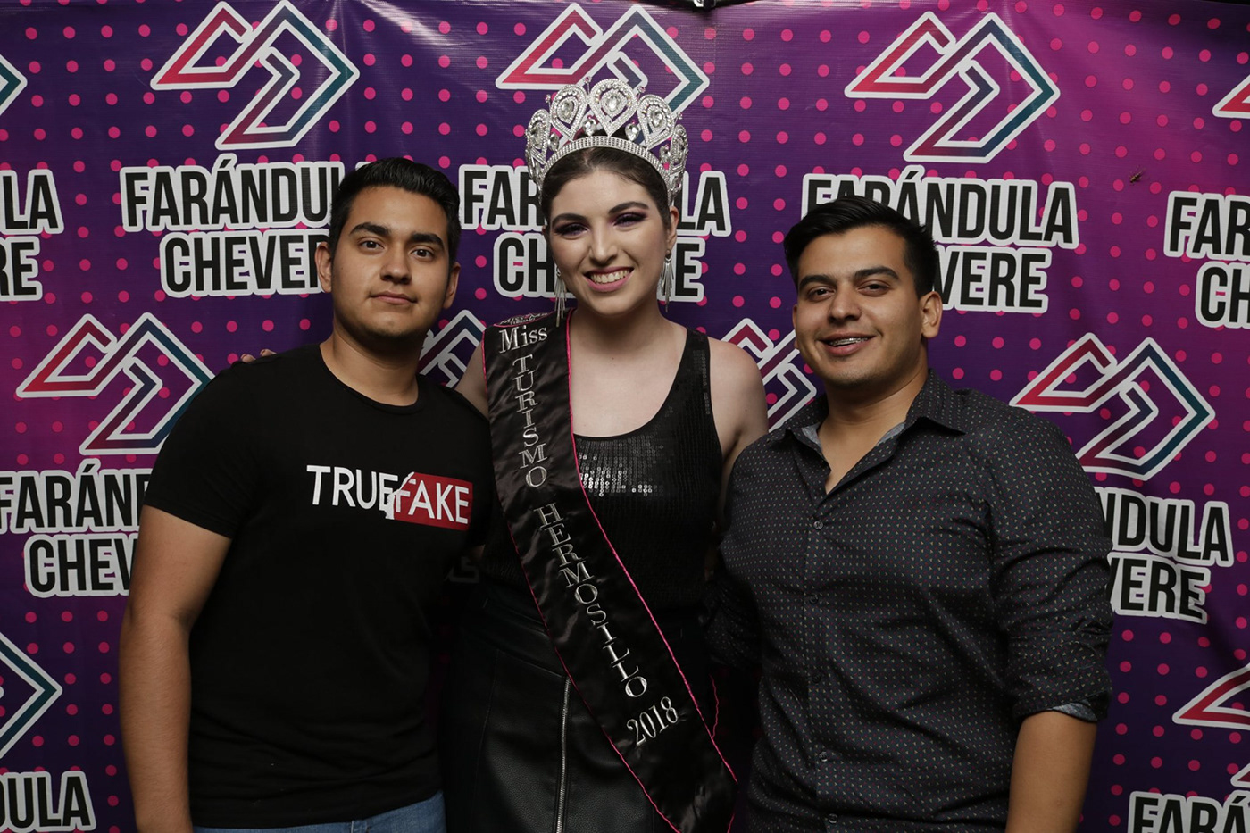 FARANDULA CHEVERE fch hermosillo live show mexico music queen sonora Stand