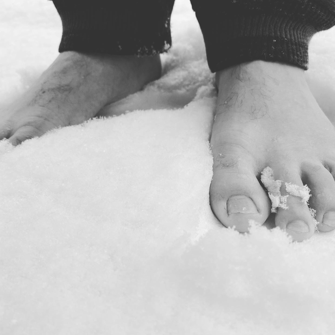 snow barefoot winter monochrome Schweiz Switzerland schnee