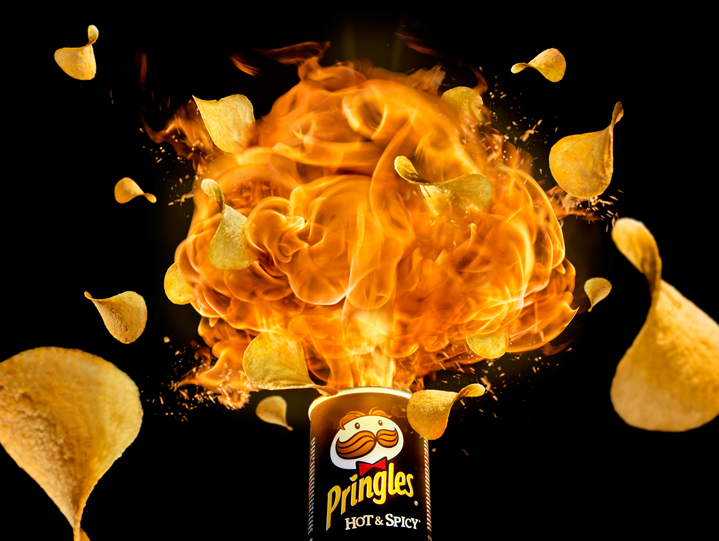 fire pringles explosion BANG fuoco Blame flame red black potato Hot spicy Food  still life