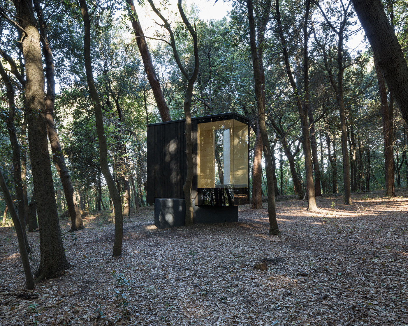 cabin wood selfbuilt woodwork kabin observatory animals shelter