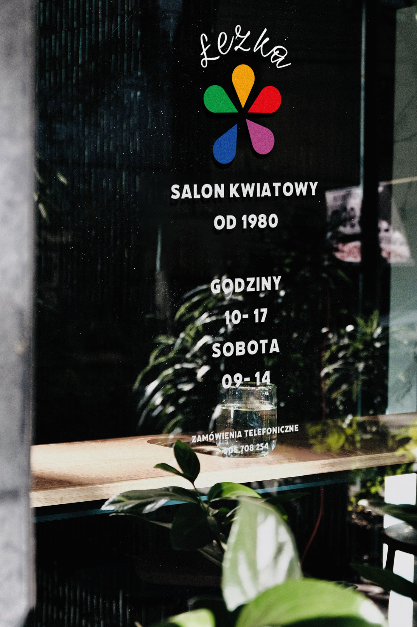 brand flower salon Flowers identyfikacja wizualna kwiaciarnia logo Logotype tear visual identification visual identity