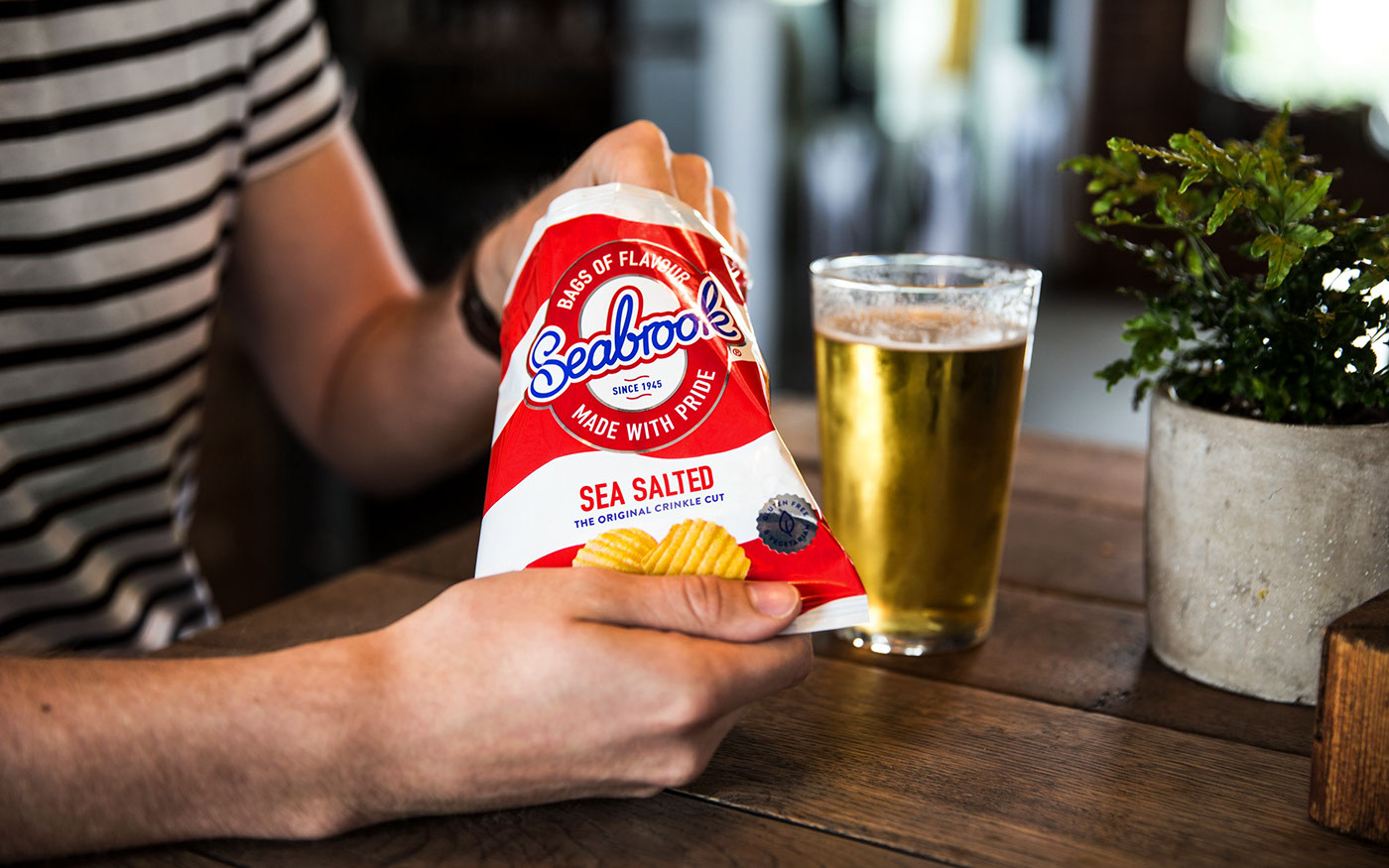 CRISPS snacks bags Food  branding  Packaging challenger chips