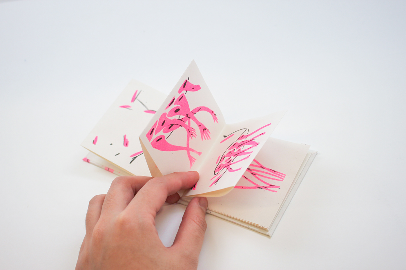 Riso comic risograph ILLUSTRATION  pink venus hands book Bookbinding Zine 