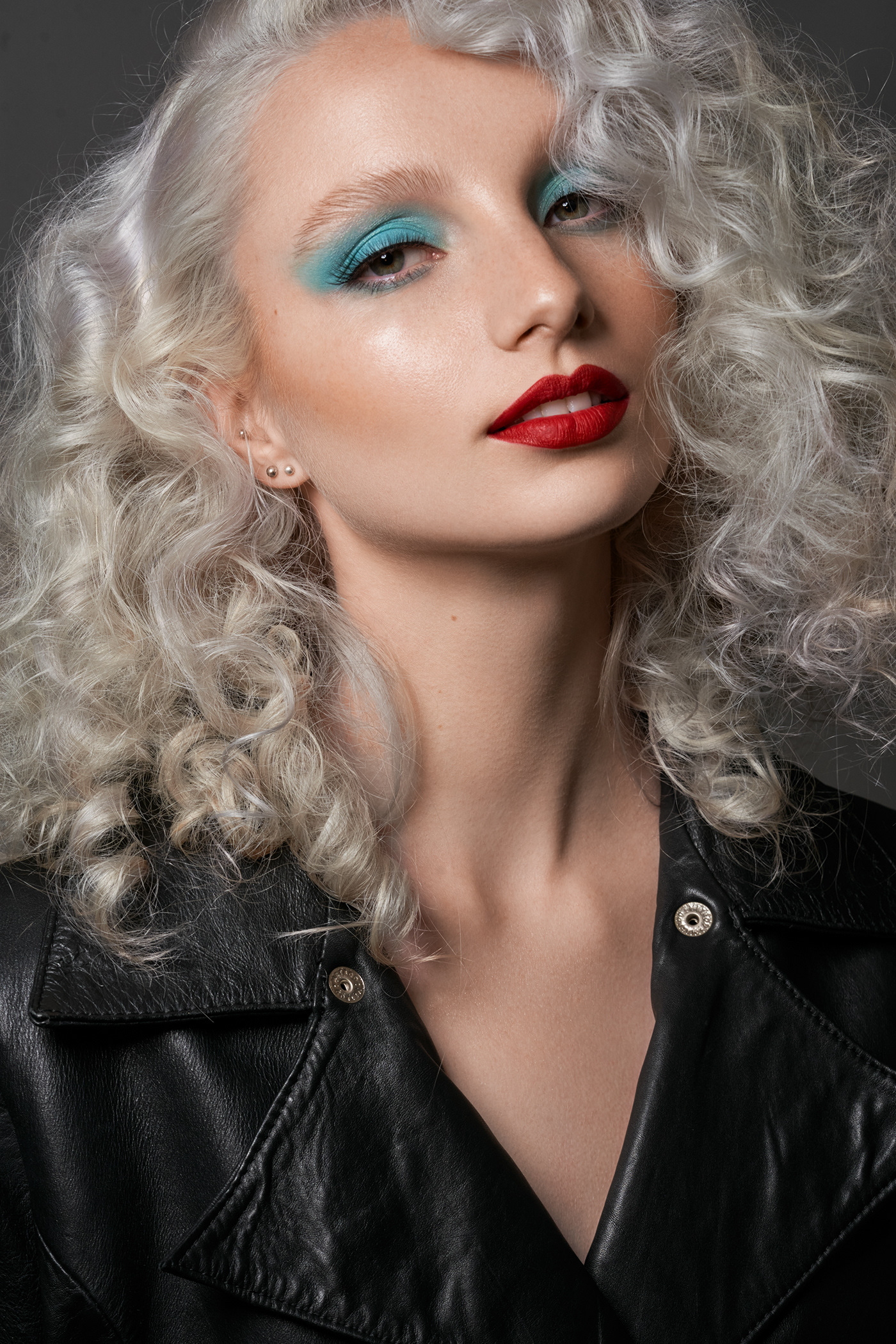 portrait beauty editorial retouch makeup hair wacom studio lighting