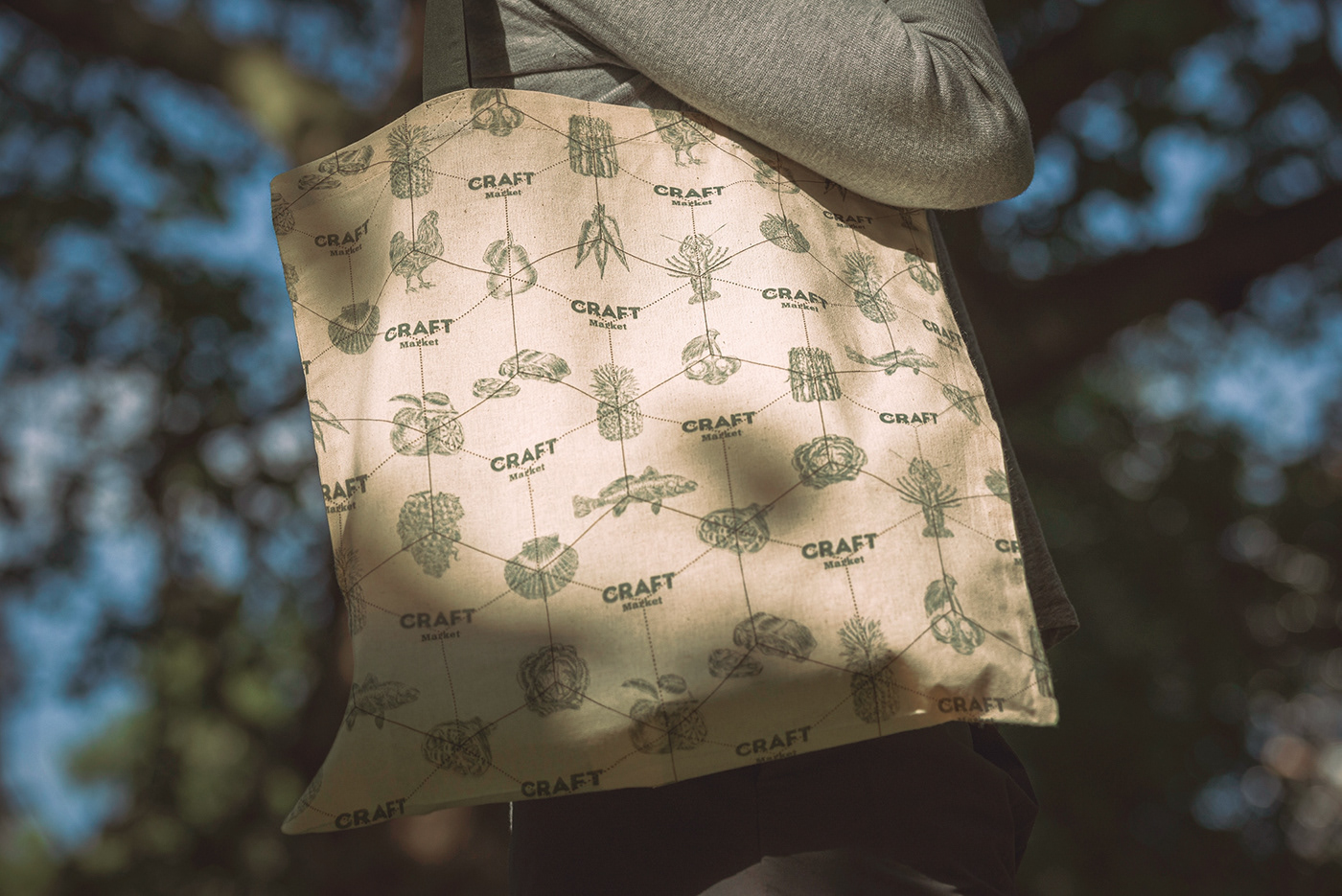 CRAFT Market tote with Toile de Jouy pattern.