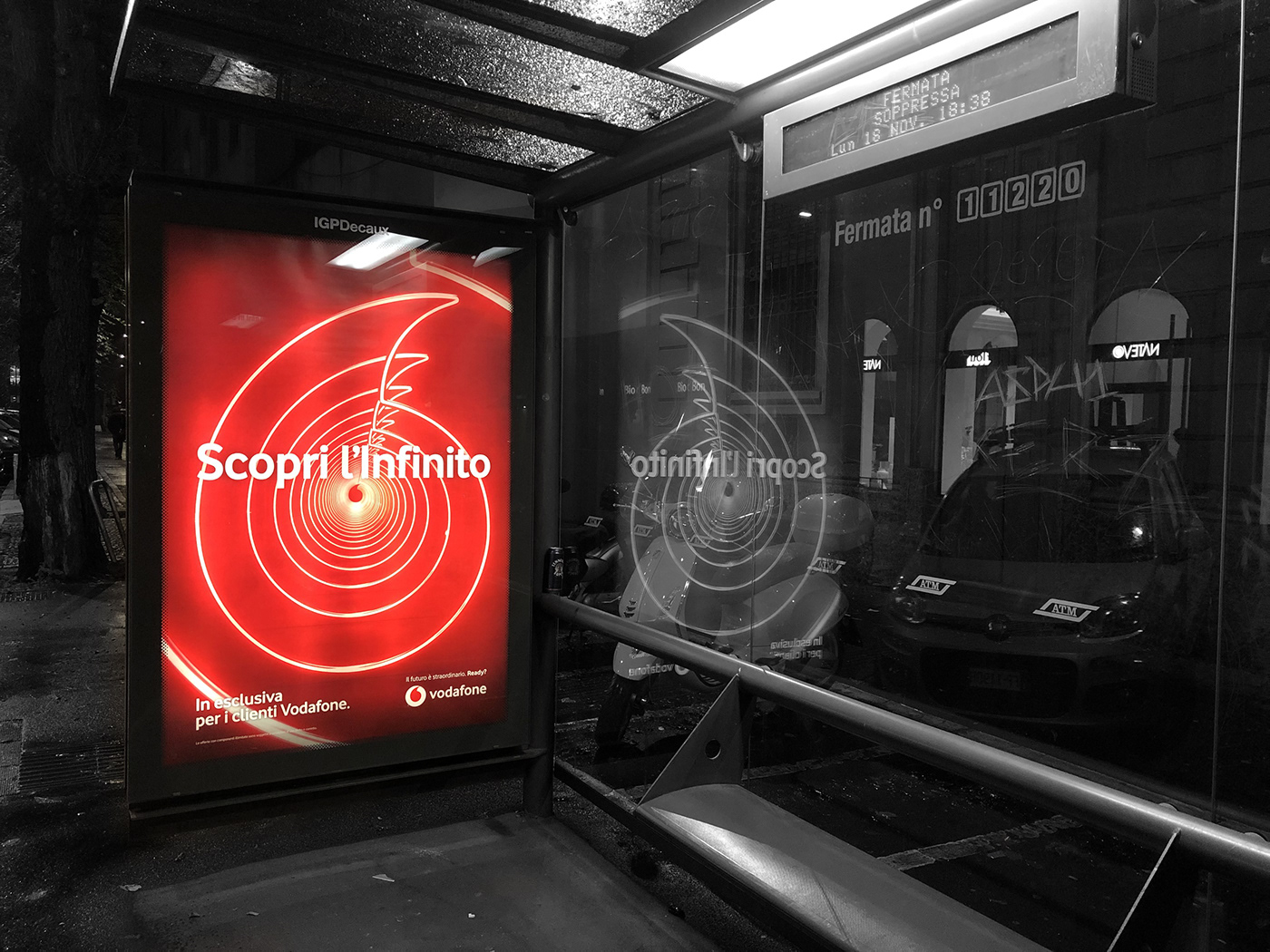 vodafone Unlimited infinity red OOH tram