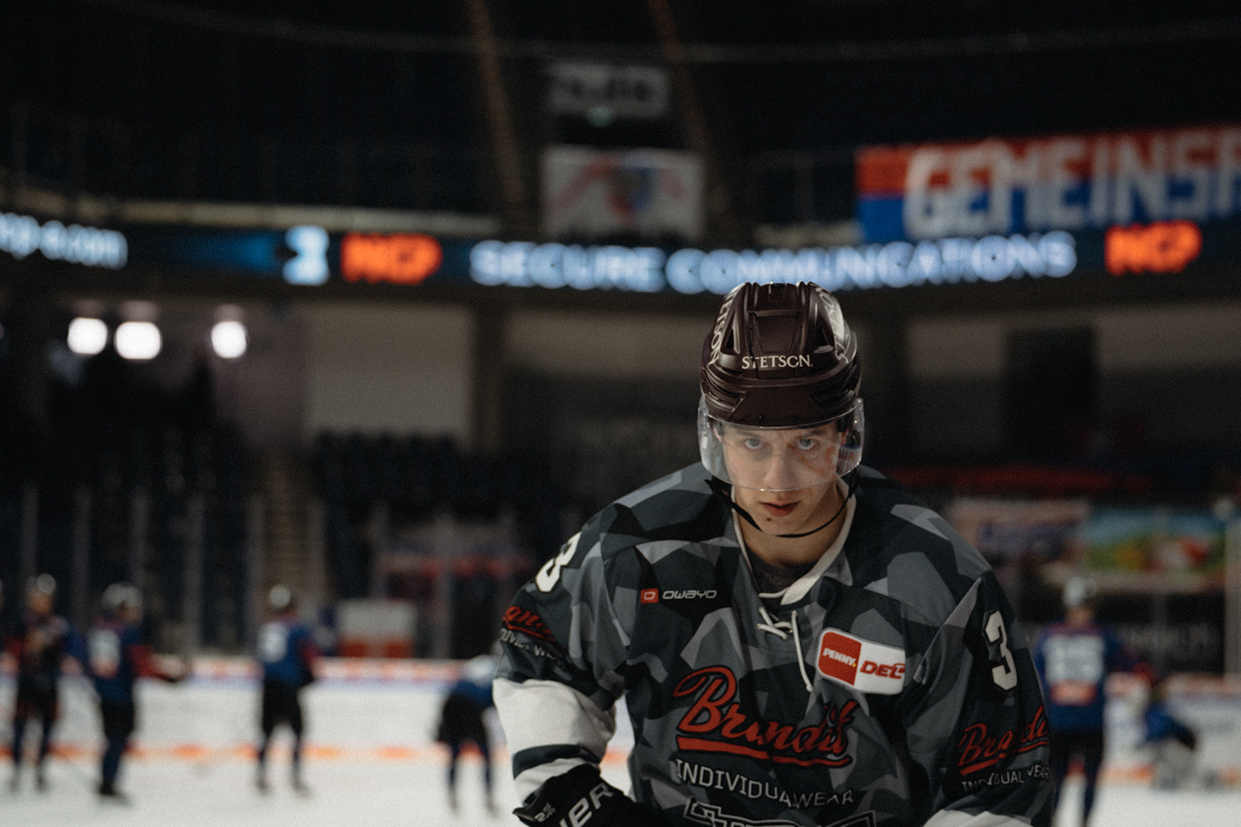 35mm BASTI SEVASTOS Documentary  Eishockey Icehockey köln Kölner Haie Leica reportage